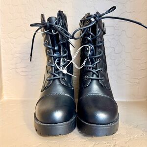 Forever Black Boots Size 7 New without tag